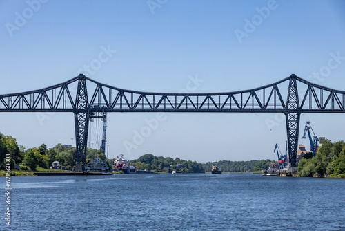 Rendsburger Hochbrücke über den Nord Ostsee Kanal mit Schwebefähre