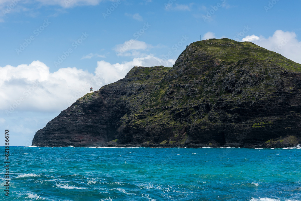 Fototapeta premium Makapu'u point cliffs and lighthouse