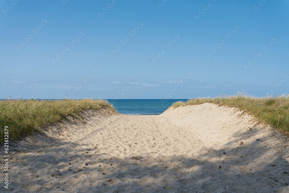 Zugang zum Strand der Ostsee an einer Düne zwischen Kühlungsborn und Heiligendamm