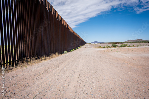 southern border wall photo