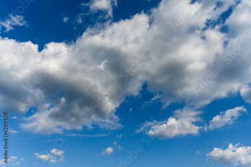 Fototapeta Naklejka Na Ścianę i Meble -  Beautiful white cloud on clear blue sky as nature concept .