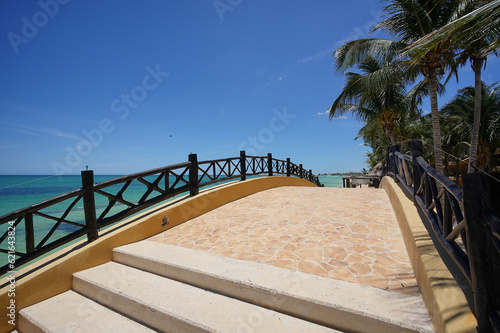 Decorative small bridge at Luxurious hotel resort at the beach in the caribbean (Merida, Yucatan, Mexico) © João Kermadec
