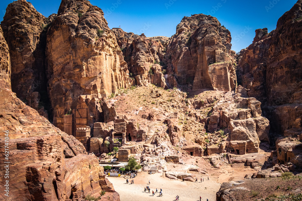 Fototapeta premium royal tombs, Petra, jordan, ruins, valley, canyon, gorge, siq, middle east