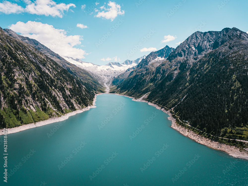 Schlegeis Stausee im Zillertal mit Blick auf den Gletscher