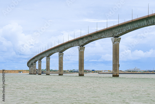 bridge over the sea
Pont de l'Ile de Ré, France