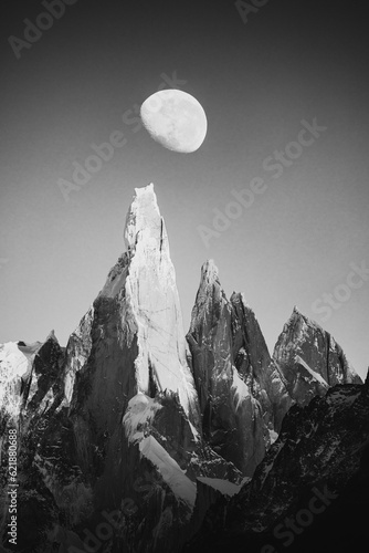 Entorno del Fiztroy y Cerro Torre en otoño. photo