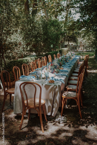 floral table decoration for wedding celebration