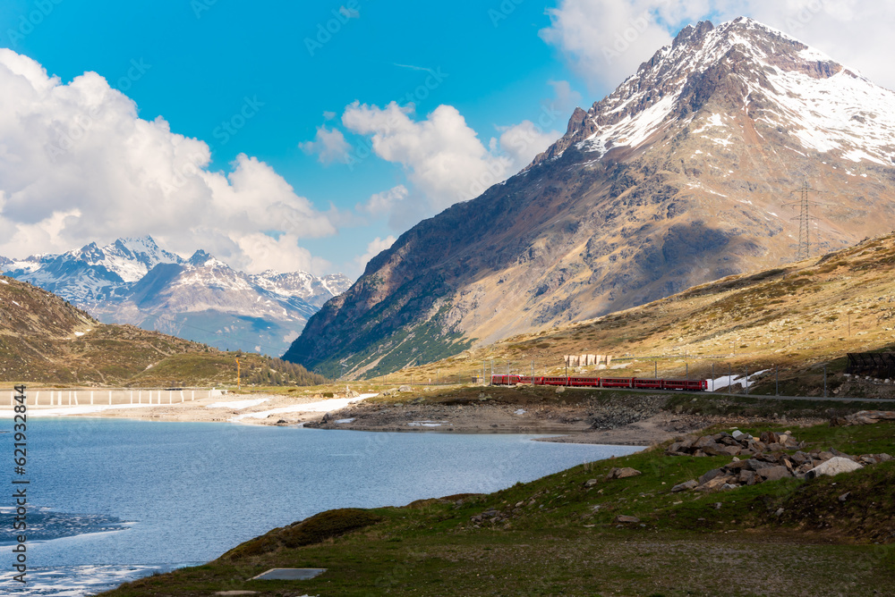 Obraz premium Lake in Switzerland in spring with some ice, swiss alps landscape