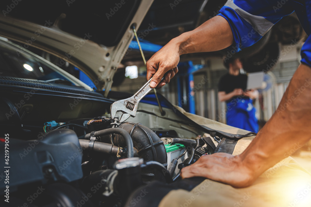 Mechanic inspects and maintains the engine for the customer. An app to write checklists for repair machines, car services and maintenance to the clipboard. Mechanic inspects and maintains the engine for the customer. An app to write checklists for repair machines, car services and maintenance to the clipboard.