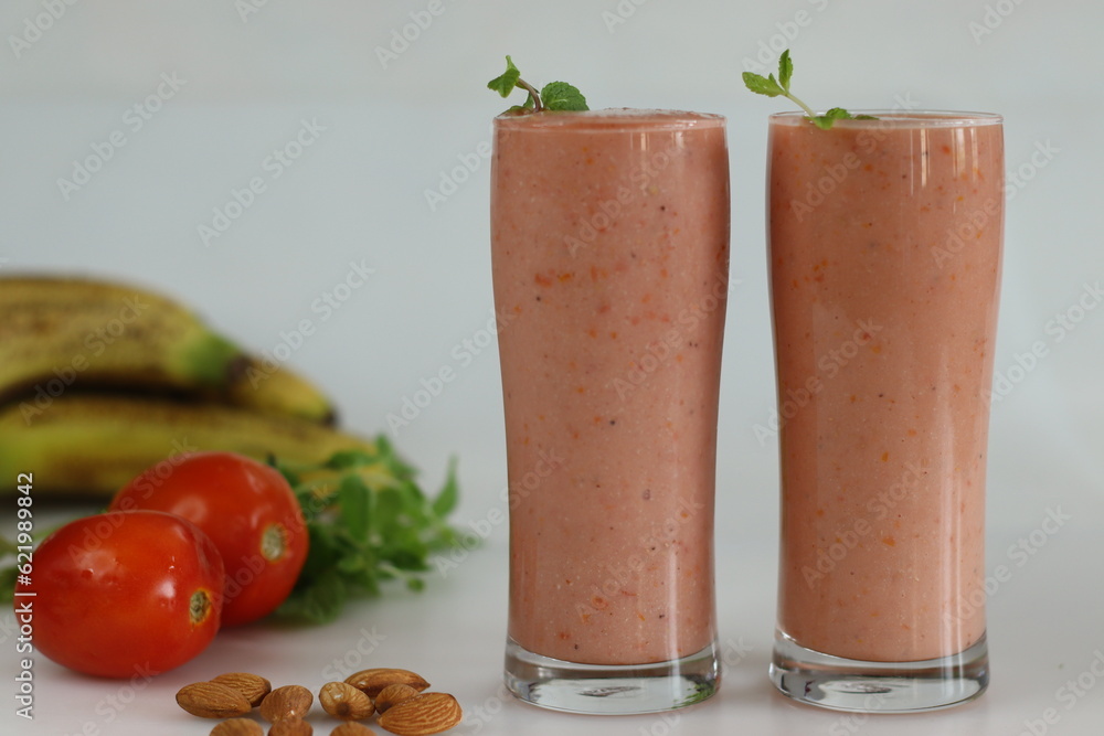 Fotografie Tomato banana smoothie