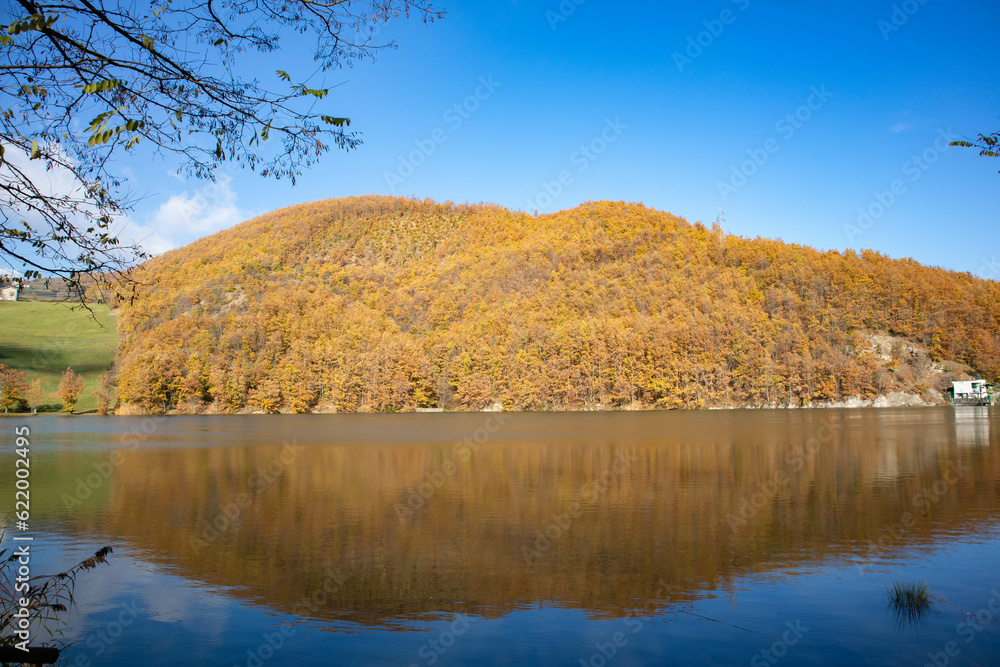 Fototapeta premium Lago di Santa Maria, città metropolitana di Bologna, Emilia Romagna