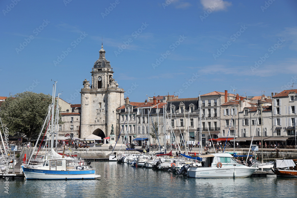Le vieux port et la ville de La Rochelle