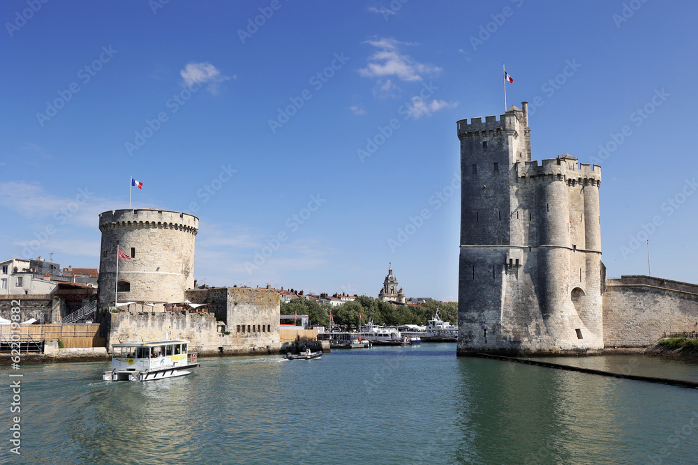 Le vieux port et la ville de La Rochelle