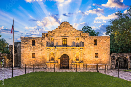 Wallpaper Mural The Alamo in San Antonio, Texas, USA. Torontodigital.ca