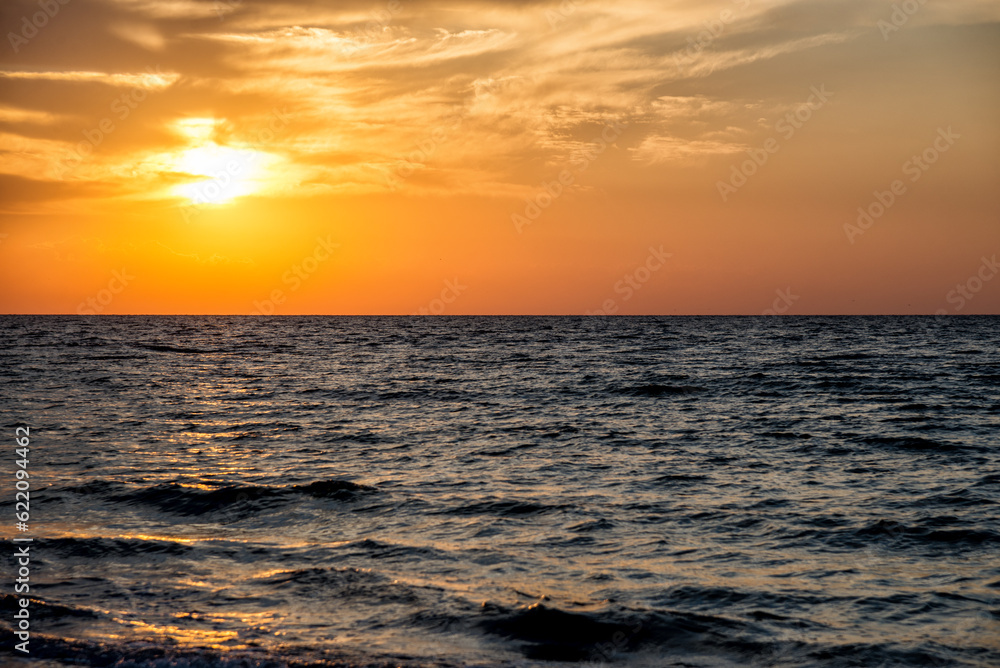 Obraz premium rising sun on the horizon, blue sea, ocean