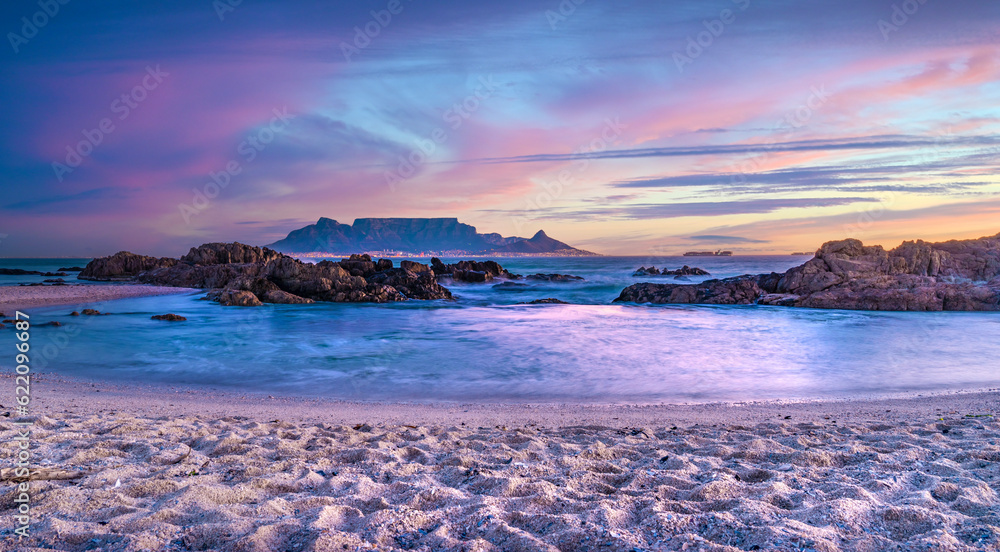 Fototapeta premium Sunset Majesty: Breathtaking Panoramic View of Table Mountain, Cape Town - Scenic Beauty, Iconic Landmark, Captivating Sunset Colours