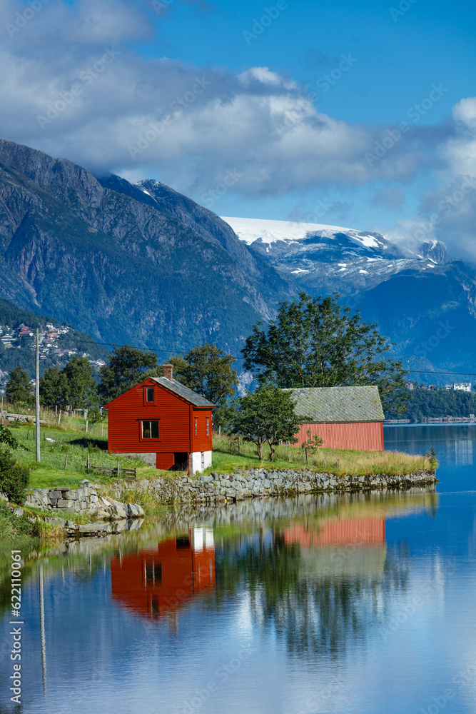 Obraz premium Beautiful Nature Norway natural landscape with red fishing houses.