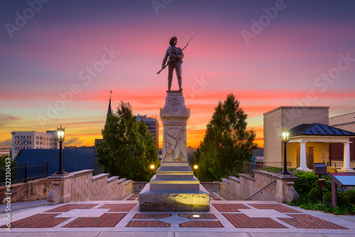 Fotografía Lynchburg, Virginia, USA cityscape at Monument Terrace.