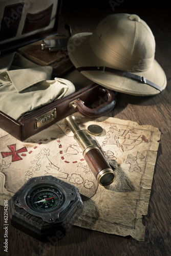 Obraz na plátne Old treasure map with colonial style pith hat, bras telescope and compass
