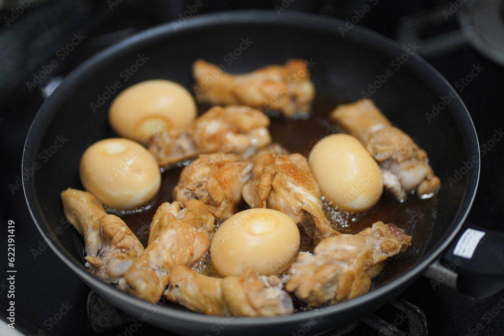 鶏手羽元のさっぱり煮を作る様子 鶏手羽元のさっぱり煮を作る様子
