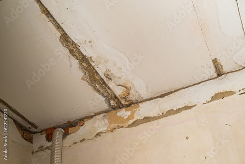 Murais de parede Damage ceiling from water pipelines leakage