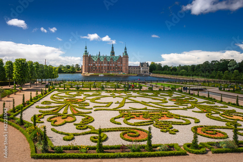Obraz na płótnie Summer, sunny and warm view of Hillerod Castle in Denmark. There is a beautiful garden around the castle and it is worth visiting this place while in this area. w salonie