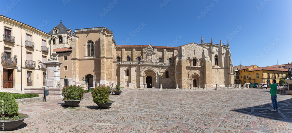 Panoramic view at the San Isidoro square, located on Léon downtown with various iconic monuments, San Isidoro Basílica and Museum, Panteon Real, León city, Spain