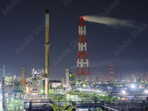 夜の工場