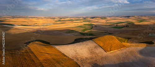 Obraz na płótnie Early morning in the Meseta, a spanish region with crop fields. Spain w salonie
