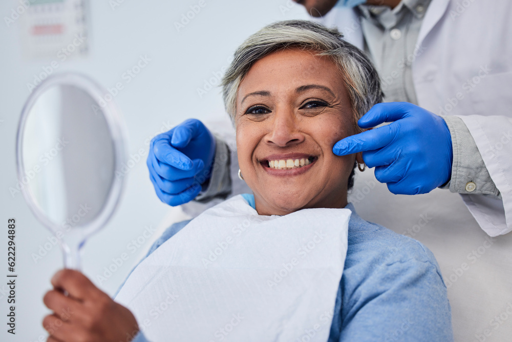 Foto de Happy senior woman, teeth and dentist for dental care, appointment or checkup at clinic