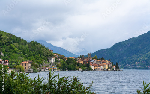 Panoramablick auf die Stadt Maria Rezzonico, Comer See, Italien