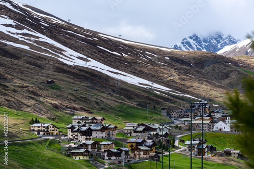 Blick auf das kleine Dorf Trepalle (2130 m ü. M.), ein Teil von Livigno. photo