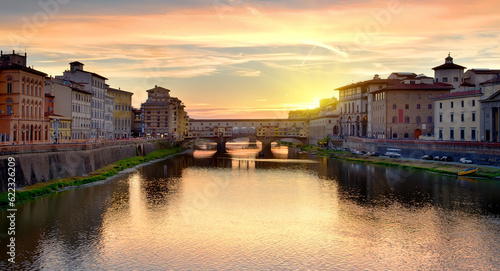 Ponte Vecchio on the river Arno in Florence at sunrise, Italy © Designpics