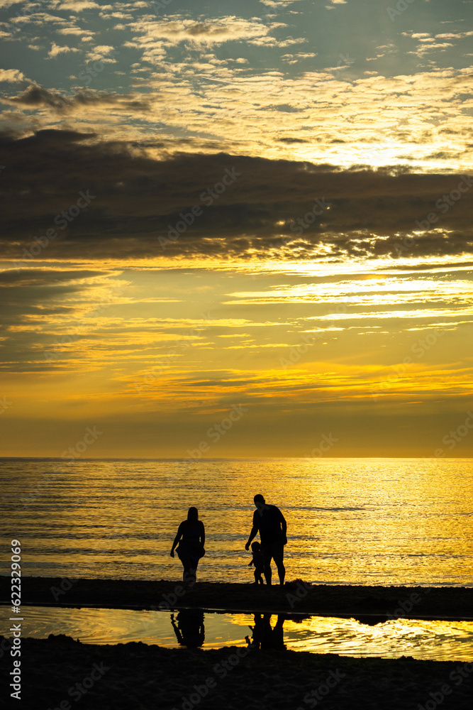 Fototapeta premium parent and child at sunset