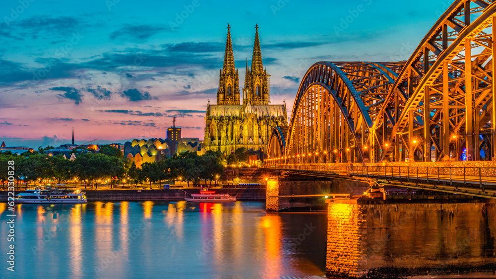 Obraz premium Cologne Koln Germany during sunset, Cologne bridge with the cathedral. beautiful sunset at the Rhine river