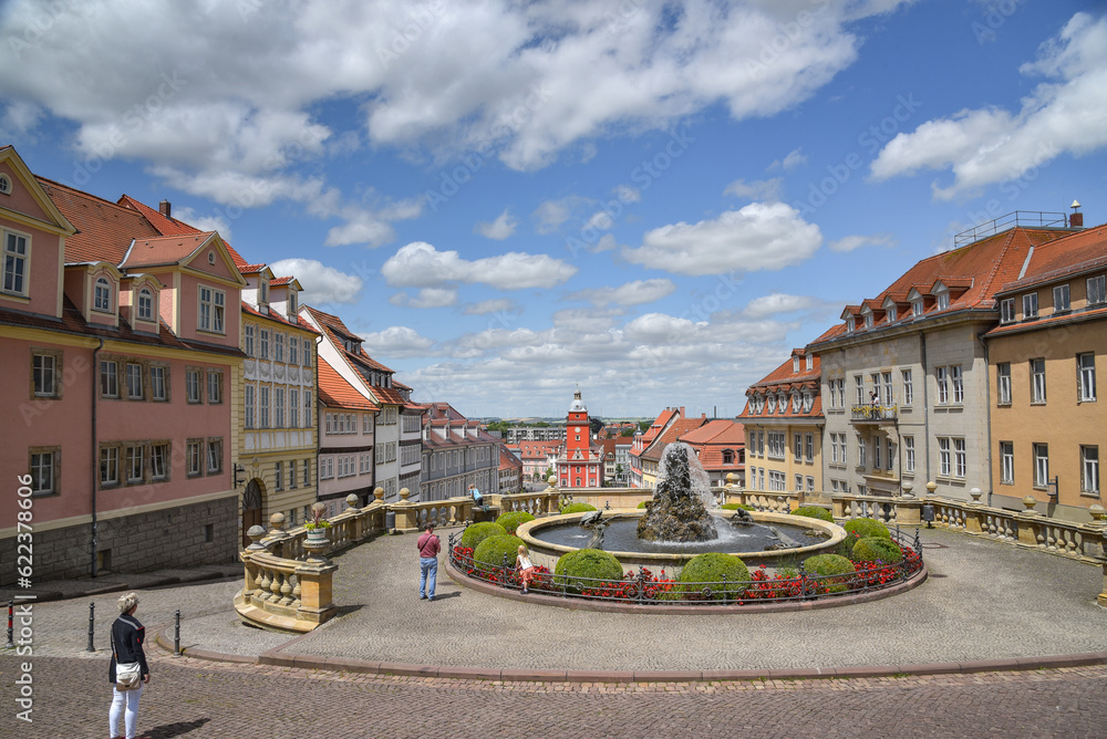 Altstadt von Gotha mit Rathaus im Sommer