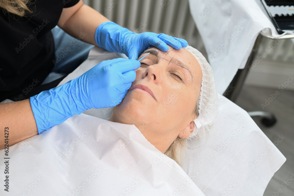 Permanent makeup on the eyebrows Permanent makeup on the eyebrows