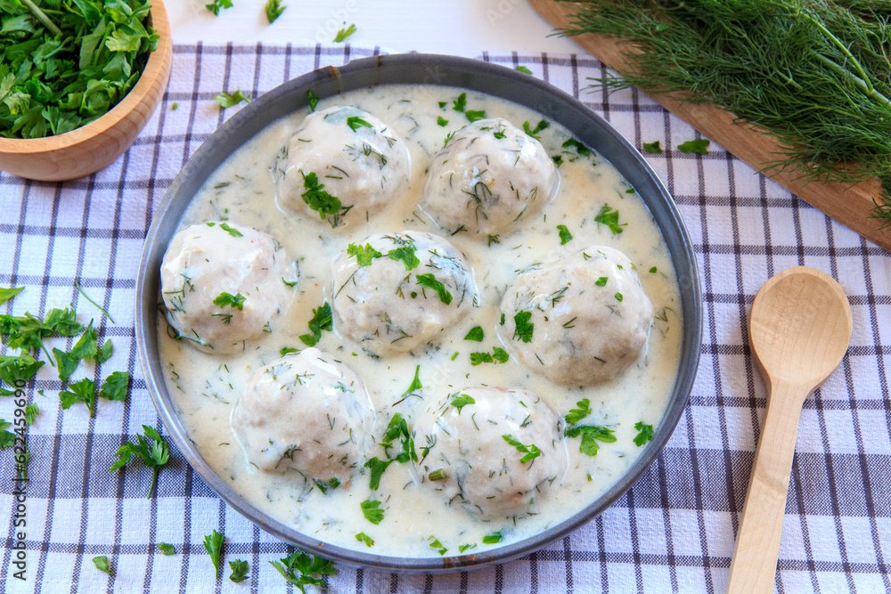 Chicken meatballs in dill sauce
Chicken meatballs in dill sauce