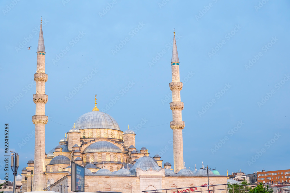 Obraz premium Yeni Cami (New Mosque) in Eminonu Istanbul, Turkey