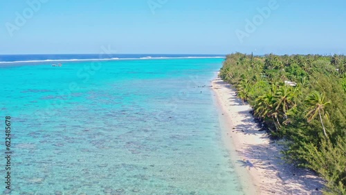 Rarotonga Muri Beach Lagoon, beautiful turquoise water with white sands and coconut trees
