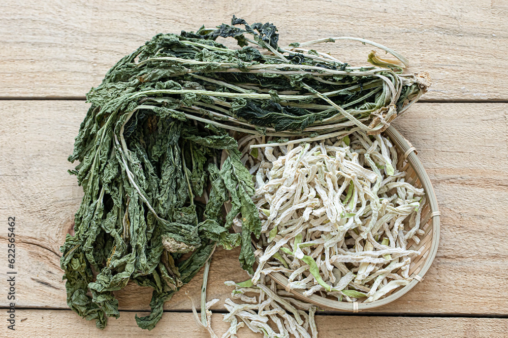 Dried shredded daikon radish, dried radish greens Dried shredded daikon radish, dried radish greens