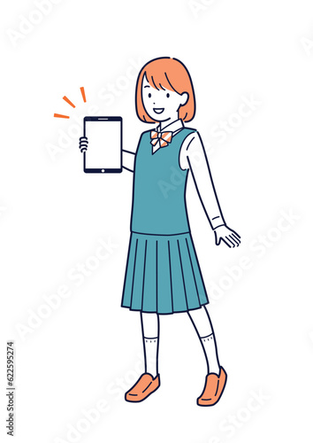 笑顔でタブレット端末を持つ女子学生＿全身