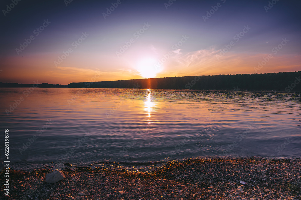 Naklejka premium Beautiful sunset over the river. Beauty of nature background
