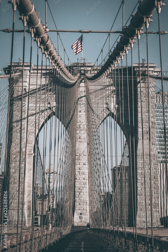Fototapeta premium Brooklyn Bridge tower, early morning
