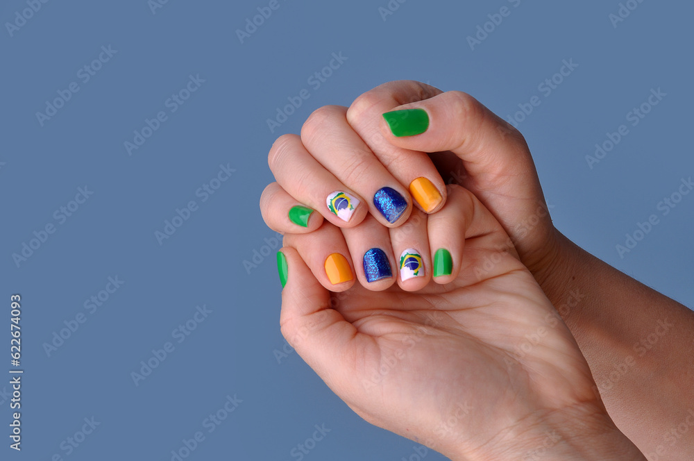 unhas pintadas em manicure com cores do brasil, simbolo verde e amarelo cores da bandeira do brasil unhas pintadas em manicure com cores do brasil, simbolo verde e amarelo cores da bandeira do brasil