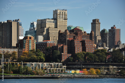 Quadro su tela Buildings surrounding the hudson river in Manhattan, New York, USA