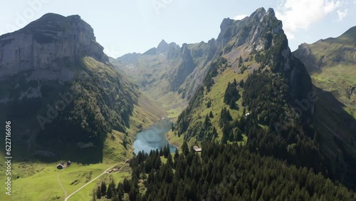 Magische Drohnenaufnahme des Fälensees, Schweiz - Kristallklares Wasser eingebettet in die beeindruckende Schweizer Alpenlandschaft photo