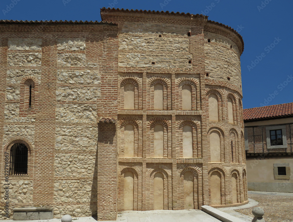 Church of Santa Maria. Arevalo. Spain. Mudejar art (12 century).
Lateral view of the apse decorated with blind arches.