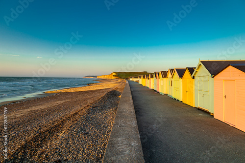 Wallpaper Mural Abendlicher Strandspaziergang in der wunderschönen Normandie bei Saint-Aubin-Sur-Mer - Frankreich Torontodigital.ca