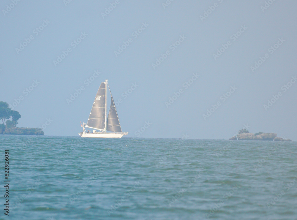 Obraz premium Sailboat on Lake Erie
